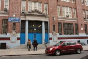 larger elementary school in nyc